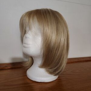 Gabor Smooth Layered Short Wig in Honey Blonde Mix